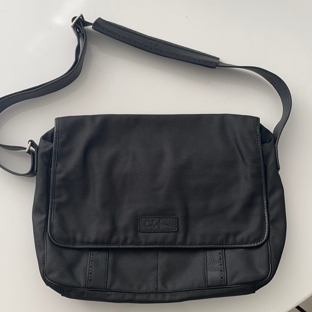 Cole Han Black Nylon pebble leather trim messenger/laptop shoulder bag